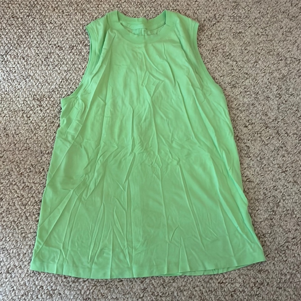 Lululemon tank size 4